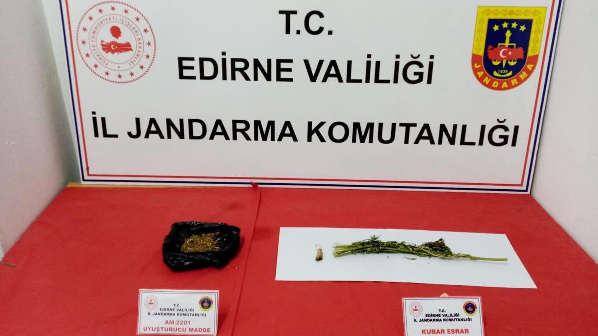 Edirnede evde uyuşturucu ele geçirildi: 2 gözaltı