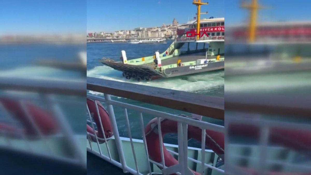 Sirkeci'de feribot iskeleye çarptı: Yaralı var mı?