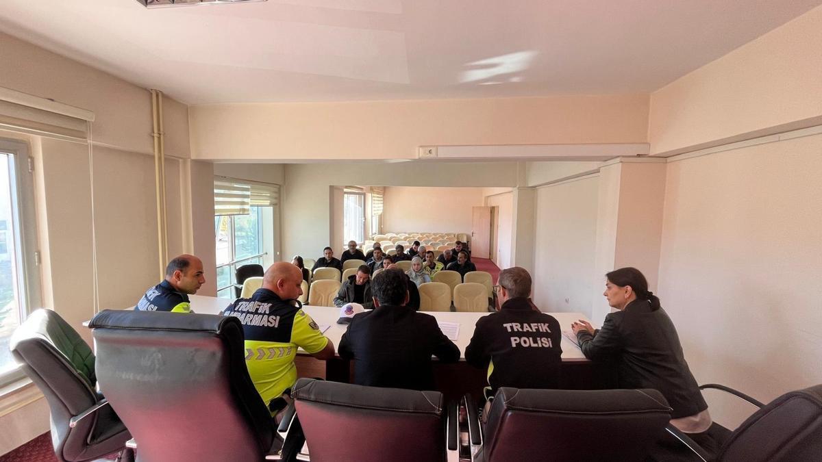 Alucrada okul güvenlik tedbirleri ve taşımalı eğitim toplantısı yapıldı