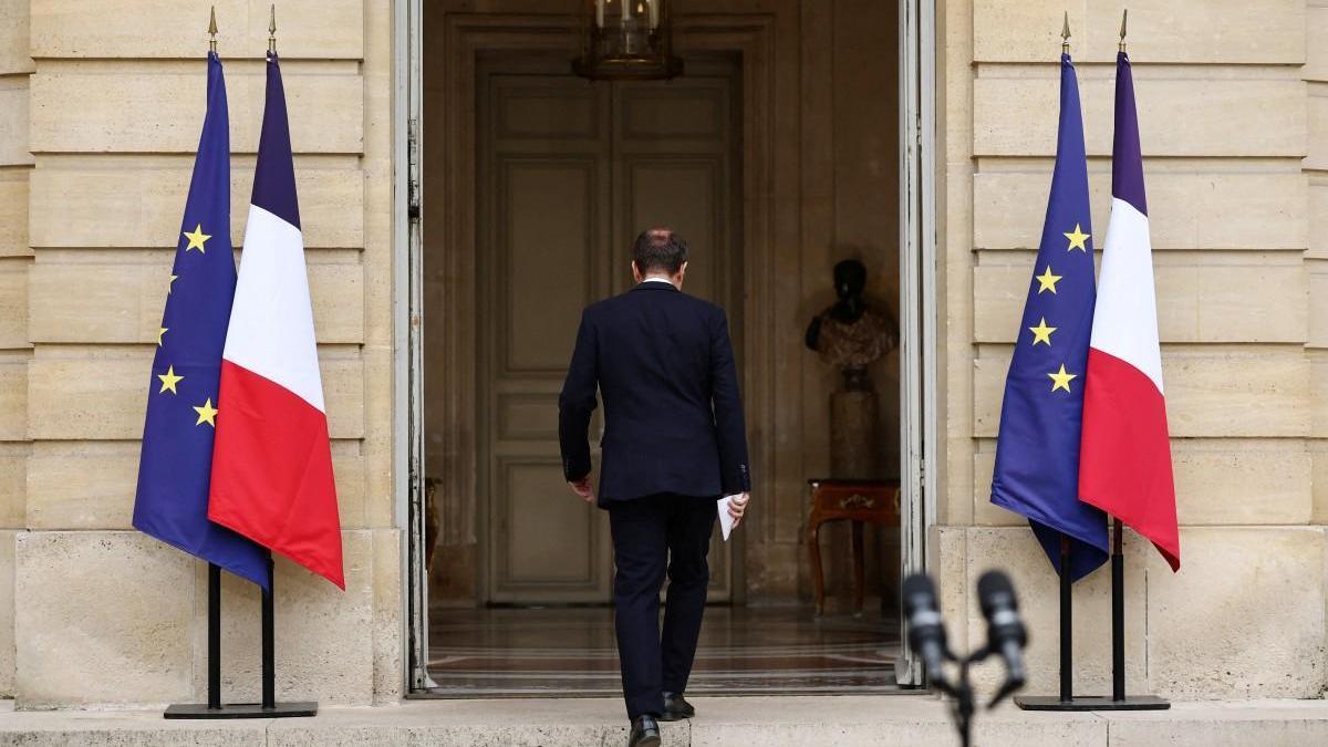 2 yılda 5'inci başbakan: Fransa siyasetindeki en büyük çıkmaz ne, krizler neden bitmiyor?