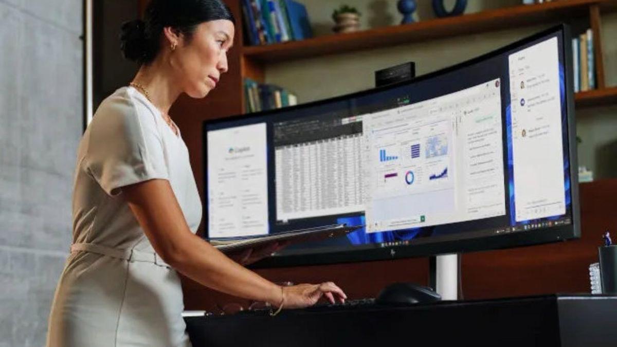 49 inçlik konferans monitörü