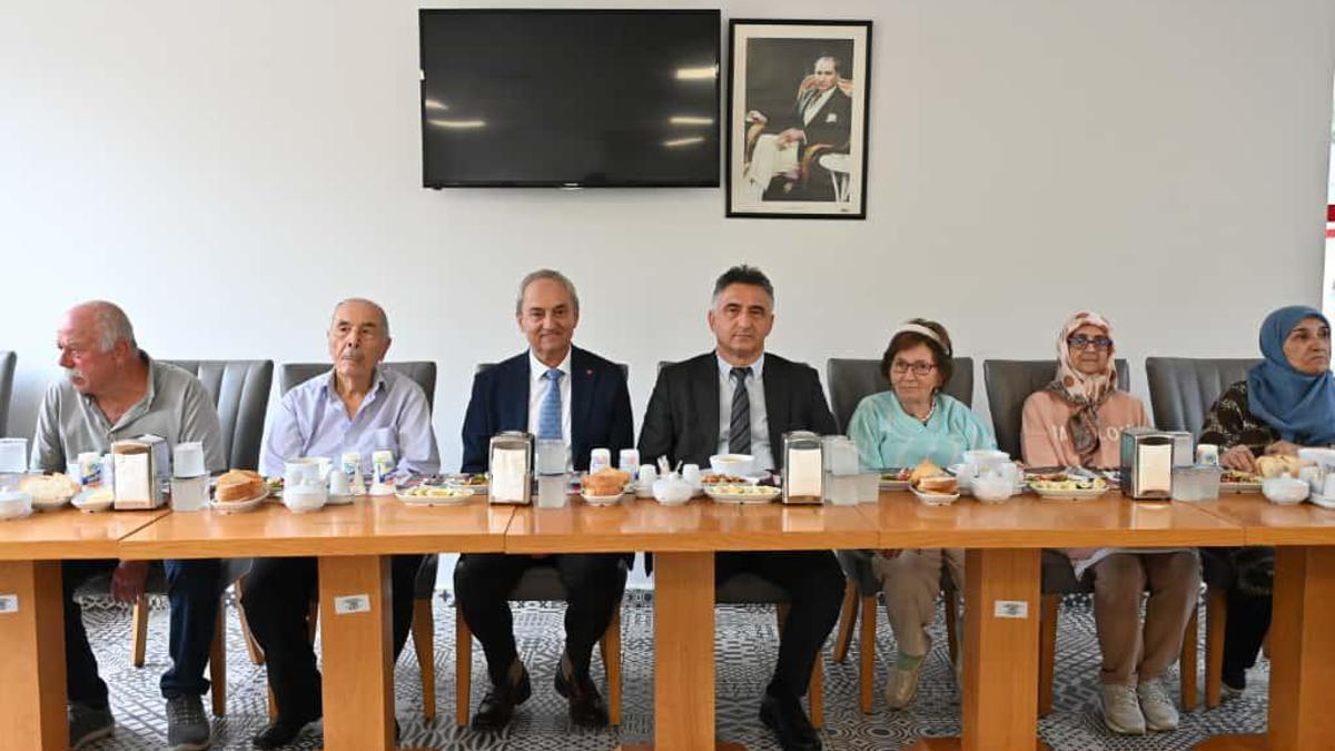 Kaymakam Dervişoğlu ve Başkan Kocagöz, Şefkat ve Huzurevini ziyaret etti