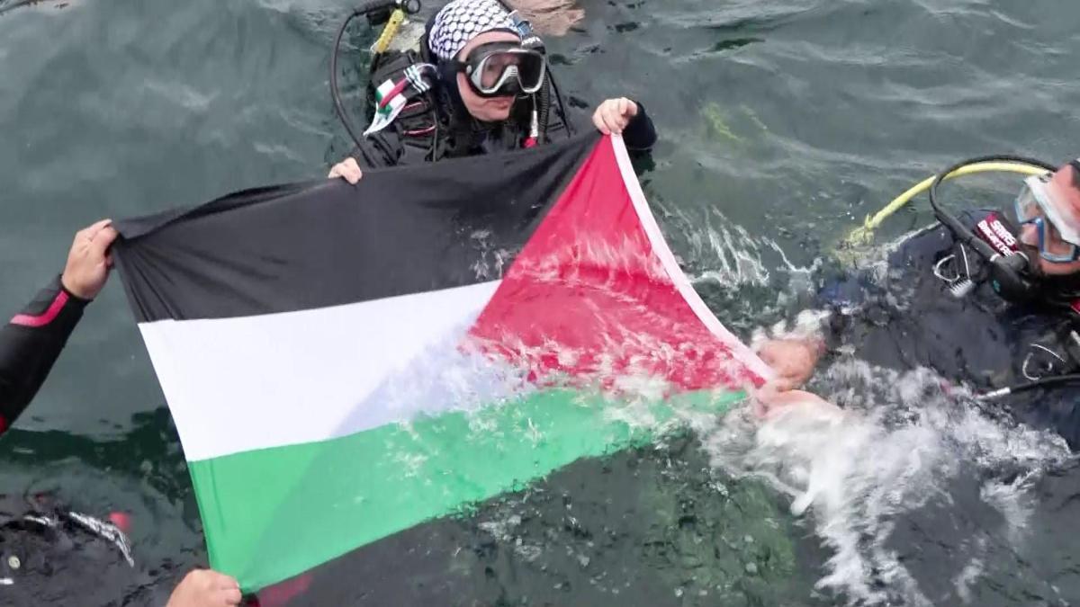Su altındaki Filistin bayrağı çıkarıldı