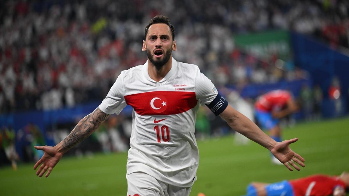 Hakan Çalhanoğlu milli formayla ‘dalya’ diyecek