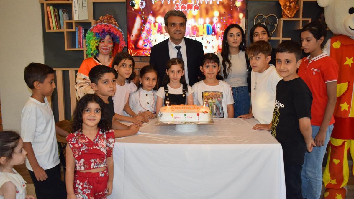 Batman'da, çölyak hastalığı ile mücadele eden 15 çocuk için doğum günü etkinliği yapıldı