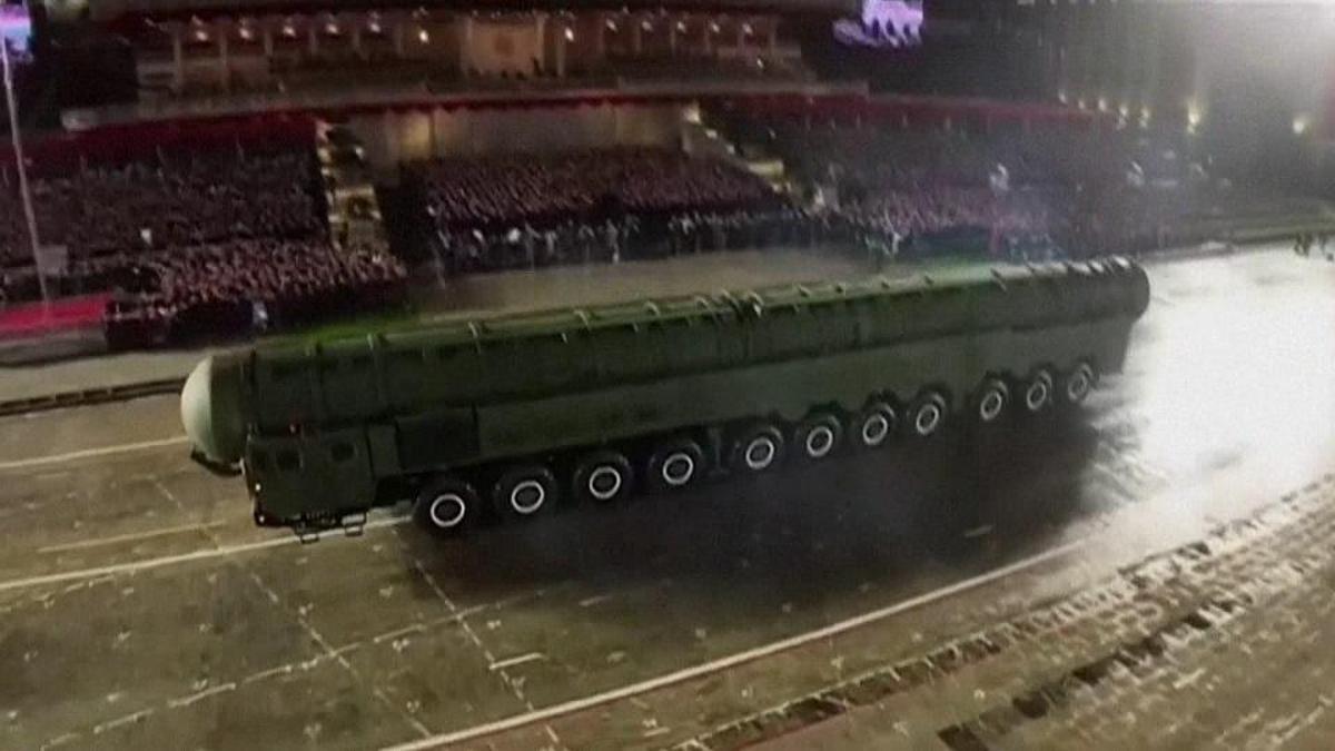 Kuzey Koreden gövde gösterisi!