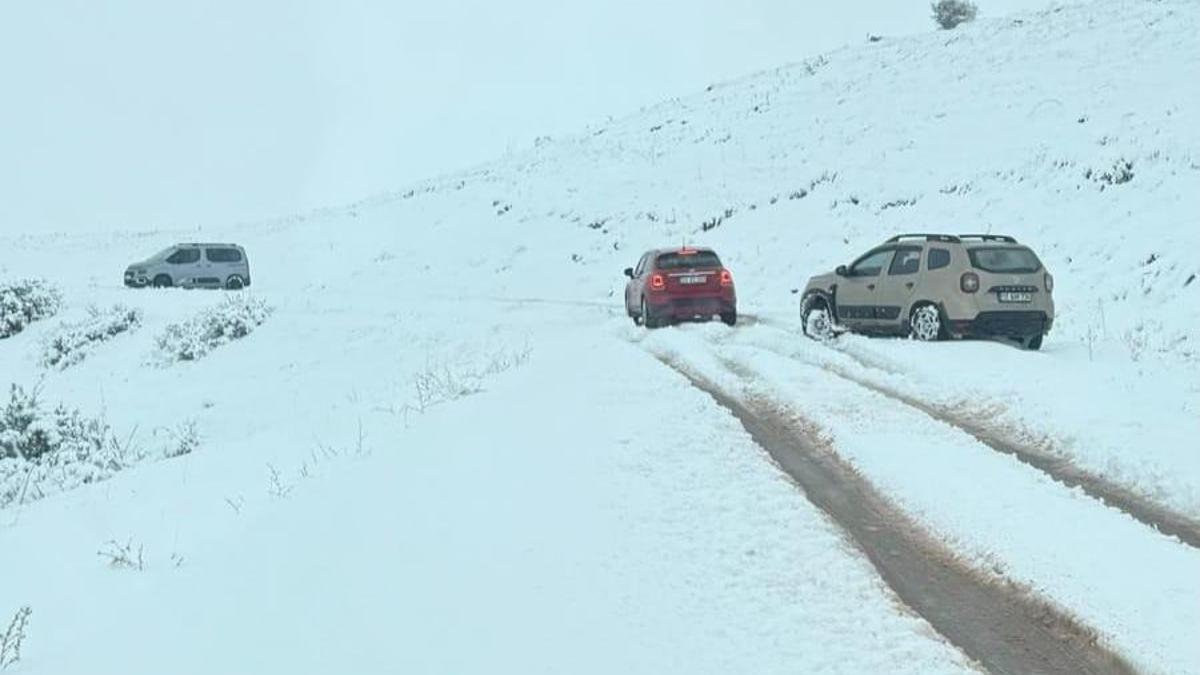 Bingölün yüksek kesimlerine kar yağdı