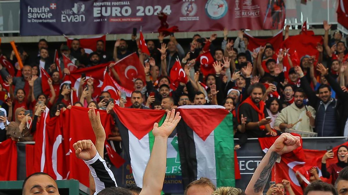 Filistinli çocuklar, A Milli Futbol Takımı’nın maçını tribünden izleyecek