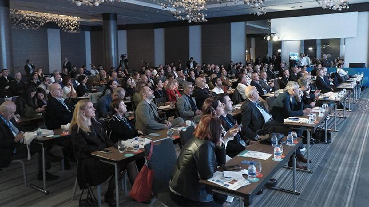 Göz doktorları Canlı Cerrahi Sempozyumu’nda buluştu