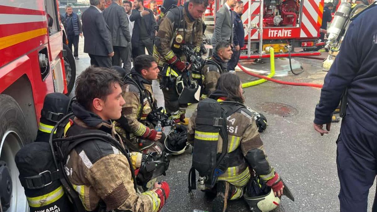 Ankara'da maket imalathanesinde yangın (2)