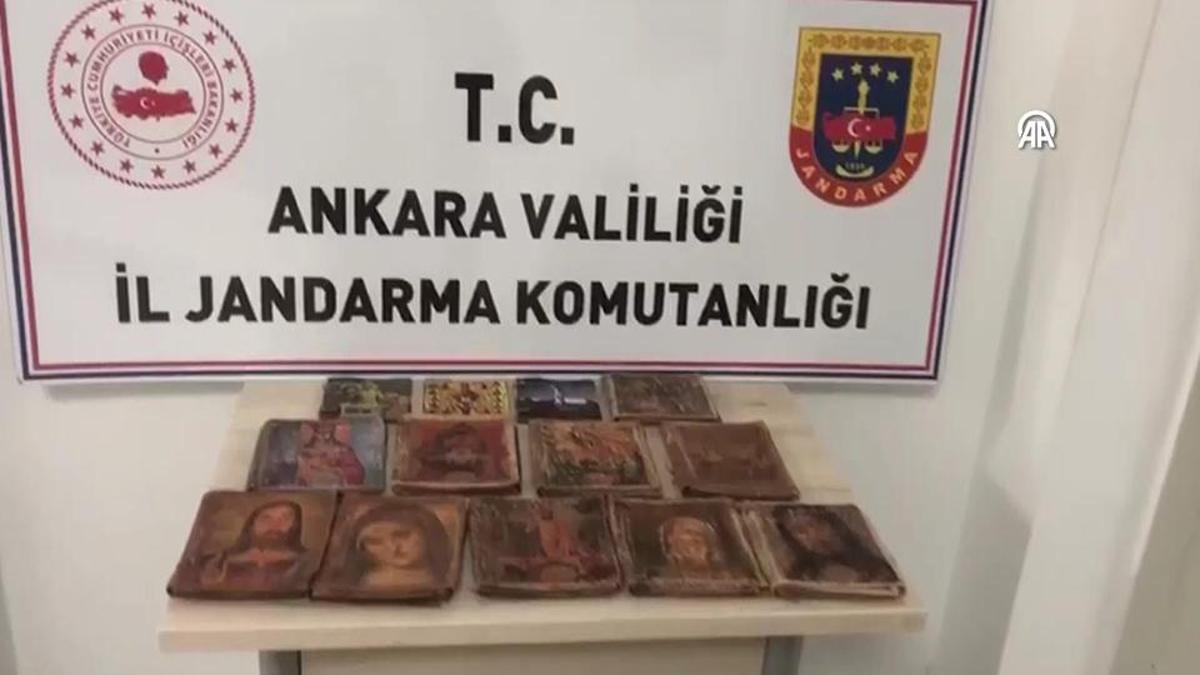 Ankara'da tarihi eser operasyonu: 13 el yazması kitap ele geçirildi