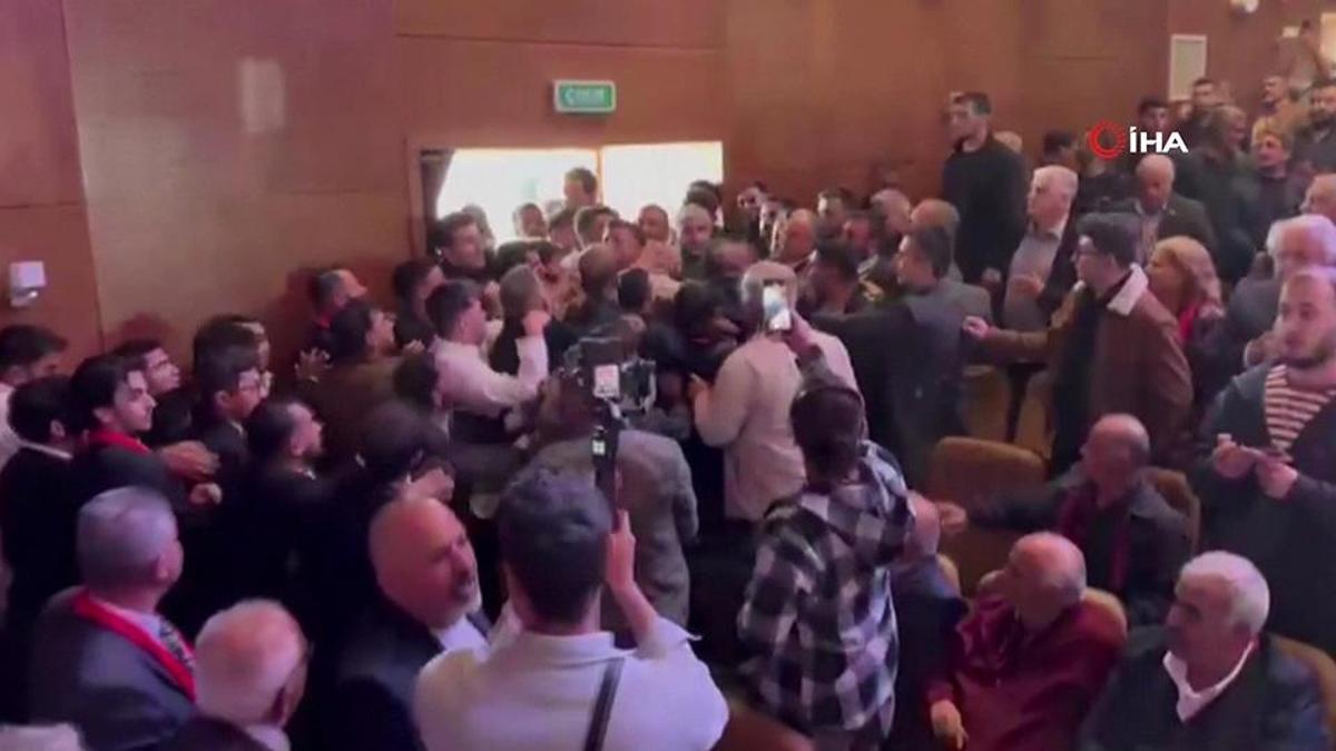 CHP Malatya İl Kongresi kavgaya dönüştü