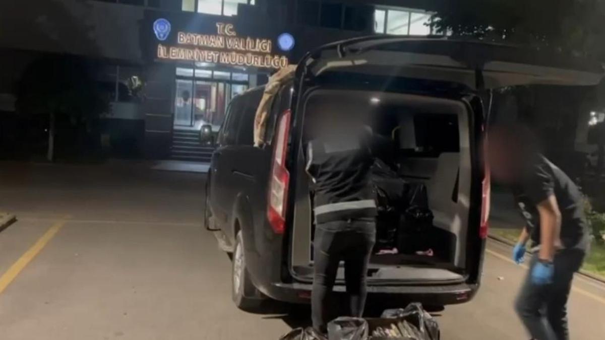 Batmanda minibüste kaçak sigara ele geçirildi: 1 gözaltı
