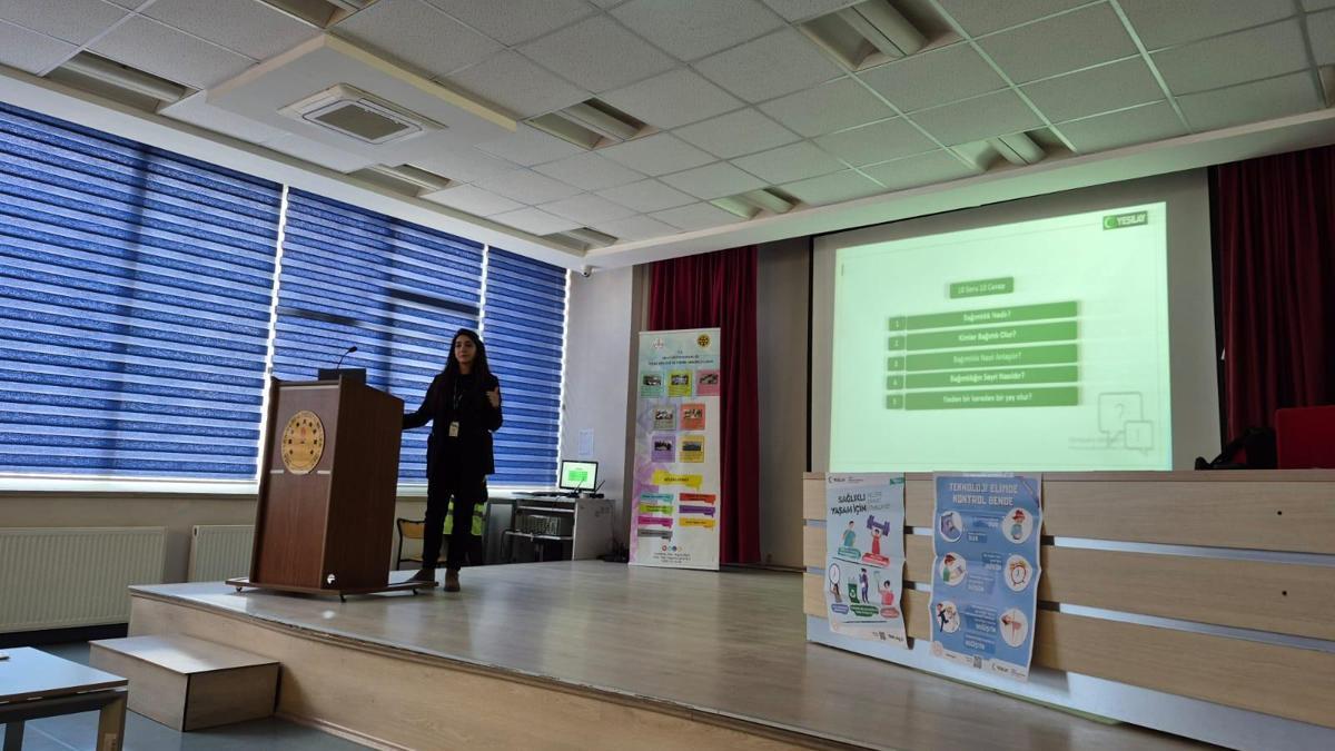 Çanakkale'de Yeşilay bağımlılık eğitimi konusunda eğitim verdi