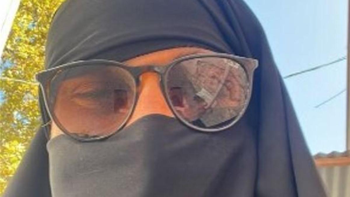 Ankarada çarşaf giyip metroda dolaşan erkek gözaltına alındı