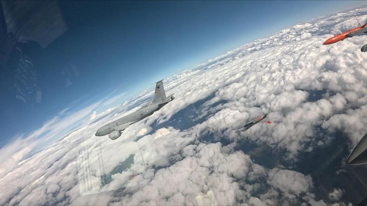 BOZDOĞAN ve GÖKDOĞANdan gökyüzünde tam isabet! Bakan Kacır: Gök Vatan'ın sarsılmaz iki pençesi