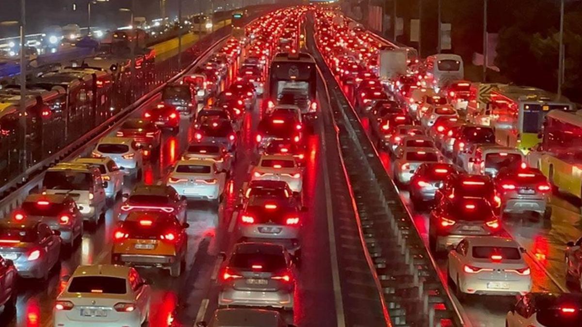 İstanbul'da trafik yoğunluğu yüzde 80'e çıktı
