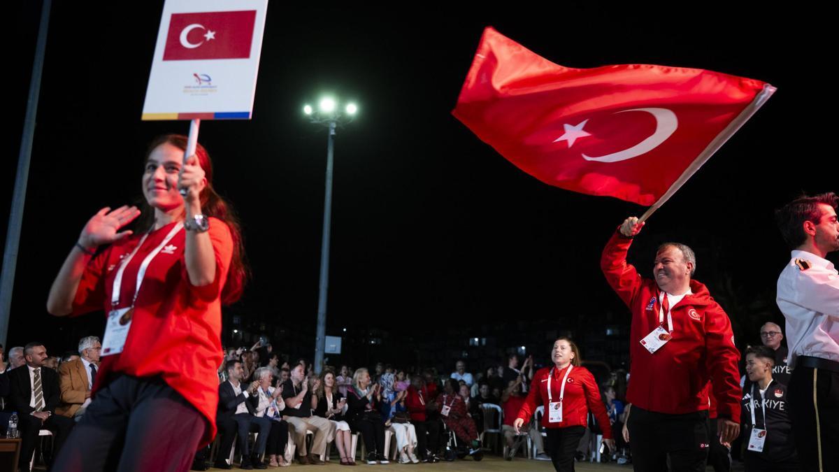 Dünya Bedensel Engelliler Plaj Oyunları'nın açılış töreni yapıldı