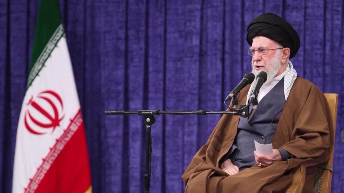 Hamaney: Trump nükleer endüstrimizi yok etmekle övünüyor