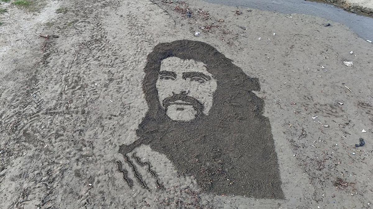 İranlı sanatçı sahile Barış Manço'yu çizdi