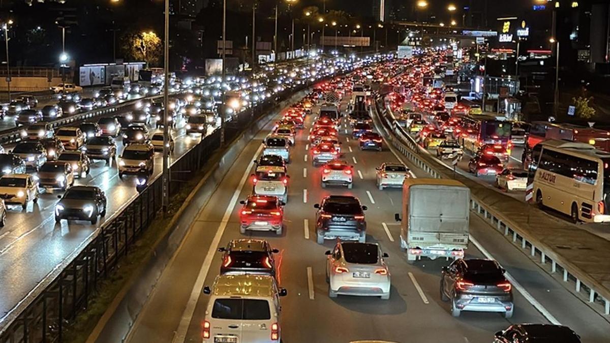 İstanbul'da trafik yoğunluğu yüzde 87'ye çıktı