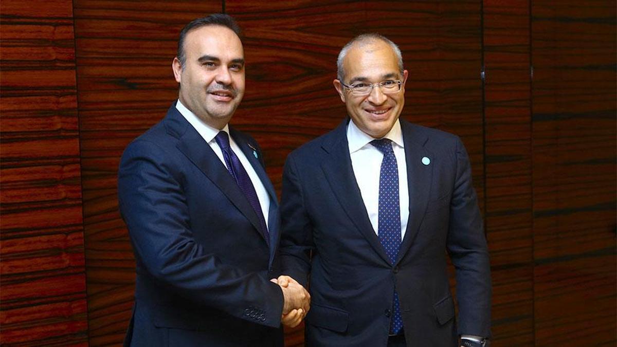 Bakan Kacır'dan Bakü'de diplomasi trafiği