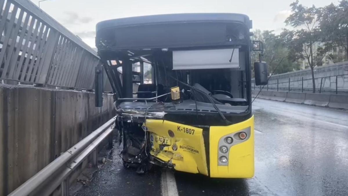 Kadıköy'de İETT otobüsü kaza yaptı!