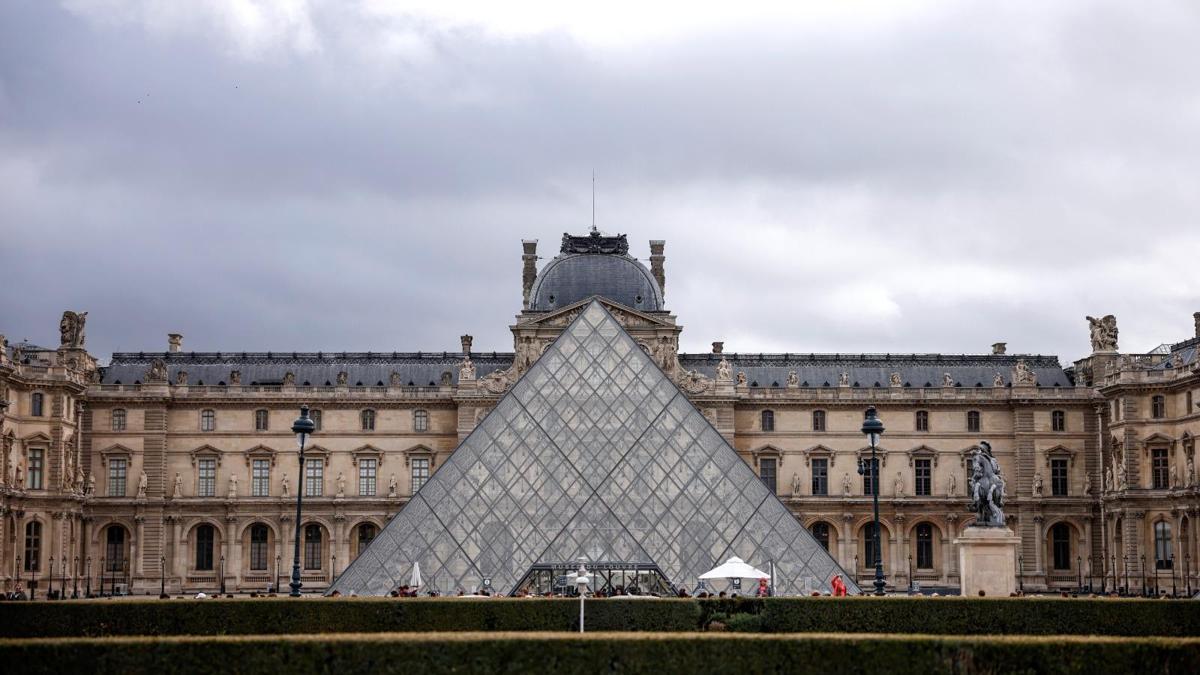 Louvre Müzesi'ndeki soygunda yeni gelişme! Değerli mücevherlerin Fransa Merkez Bankası'na taşındığı iddiası