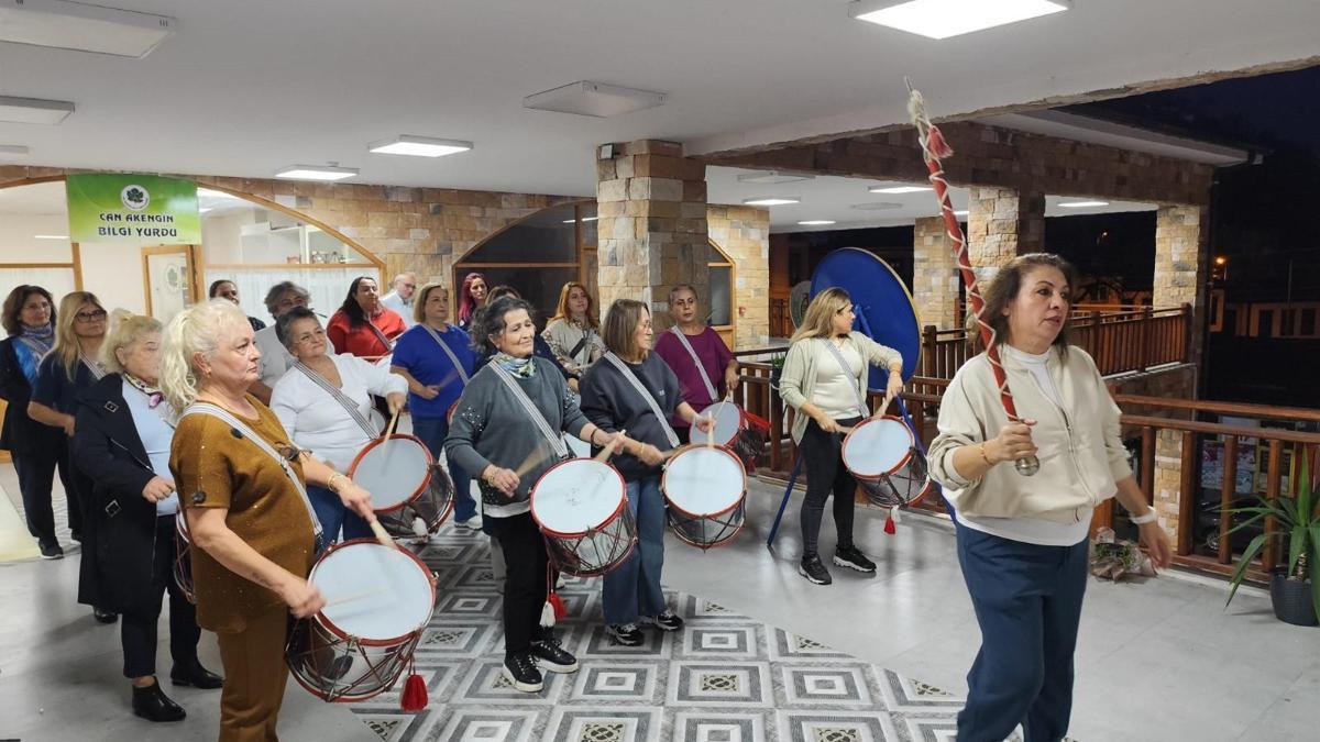 Kadın bando takımı 29 Ekime hazırlanıyor