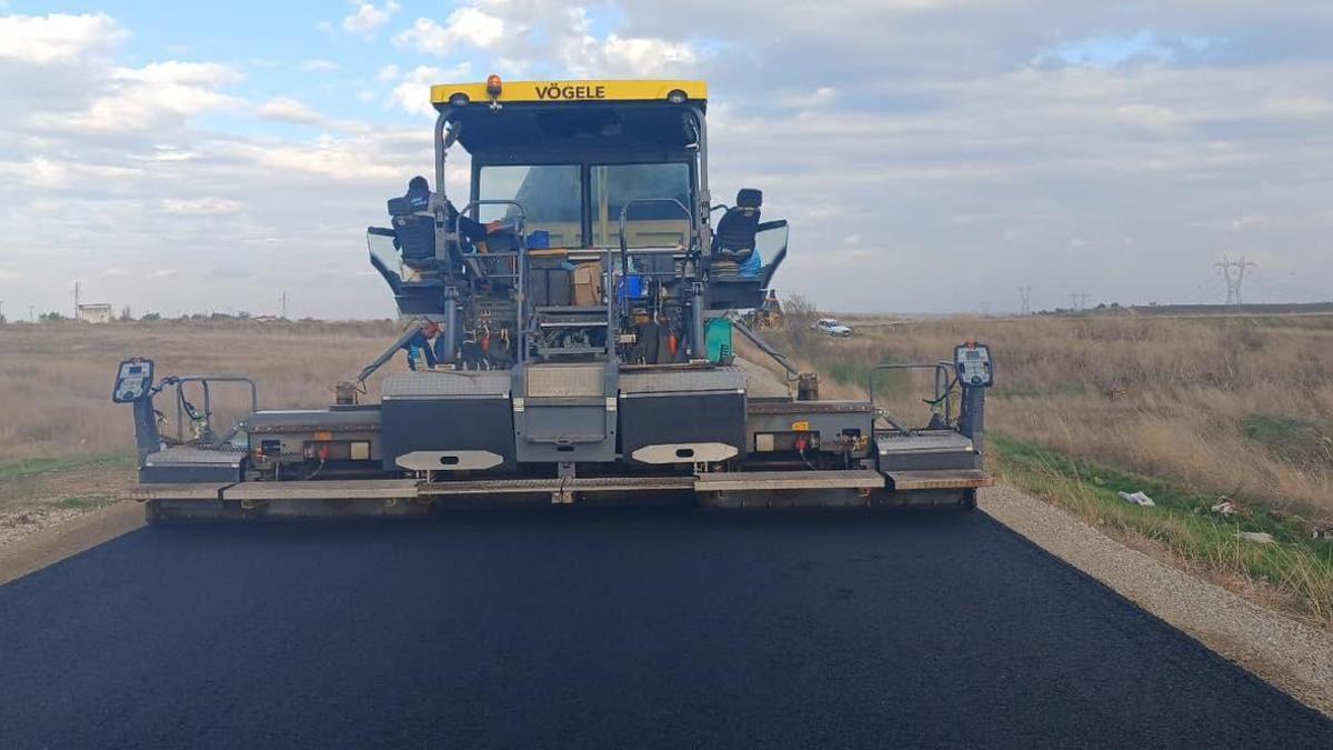 Edirne'de köy yollarının asfaltlama çalışmaları sürüyor