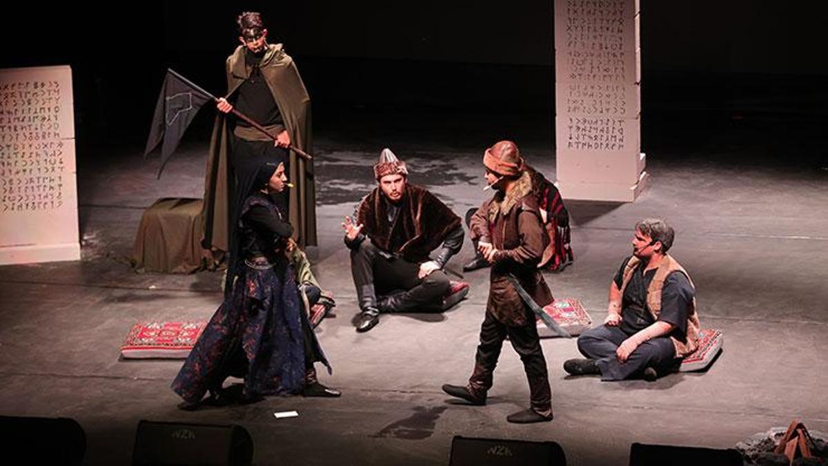 Genç oyuncular Aspendos Antik Tiyatrosu'nda sahne aldı