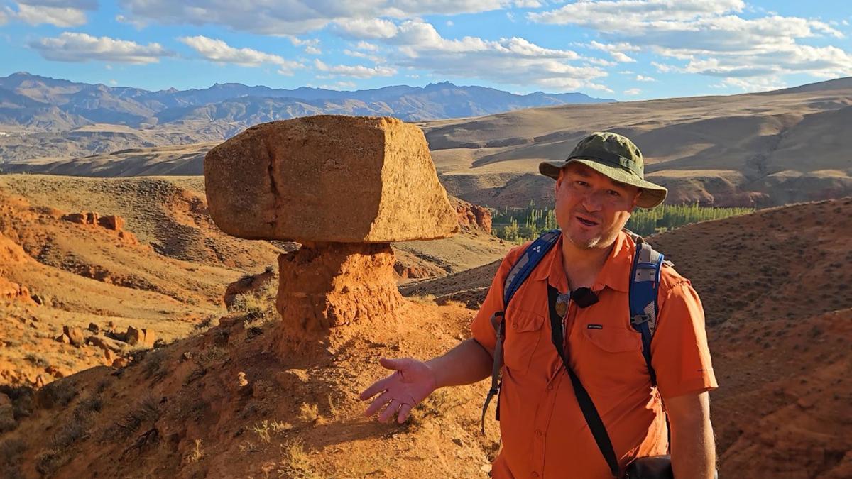 Kars'ta Arizona kanyonlarındaki kaya oluşumlarını andıran 'kızıl kayalar' dronla görüntülendi