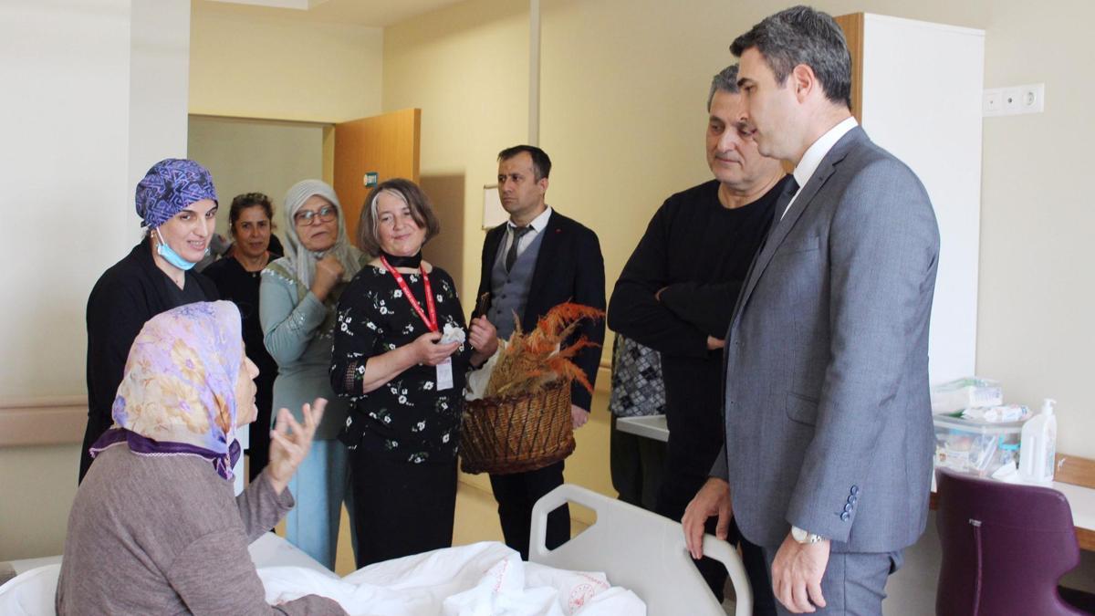 Kaymakam Kuruca, hasta ve yakınlarına keşkek dağıttı