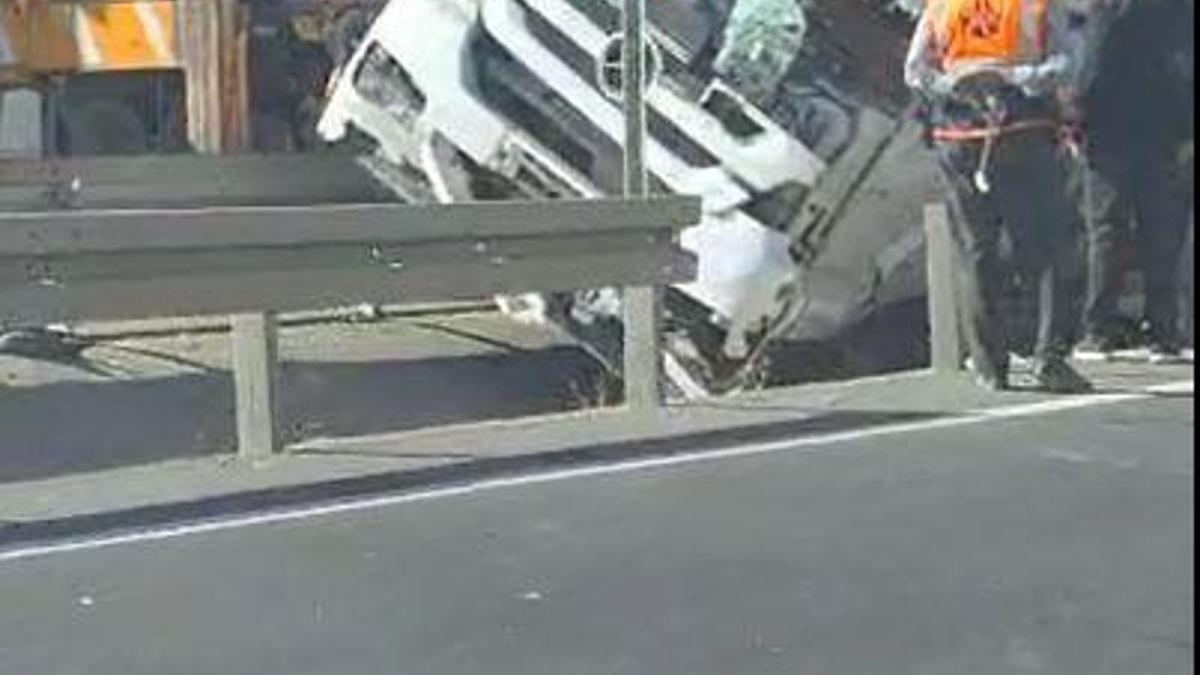 Mardinde devrilen TIRın şoförü yaralandı