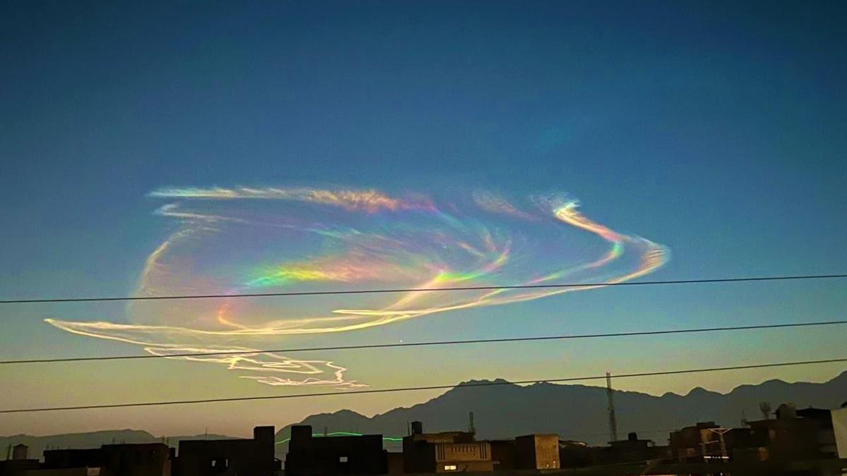 Pakistan'da 'ateş kuşağı' görüldü