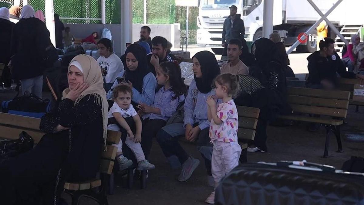 Hatay'da Suriye'ye dönüşler sürüyor