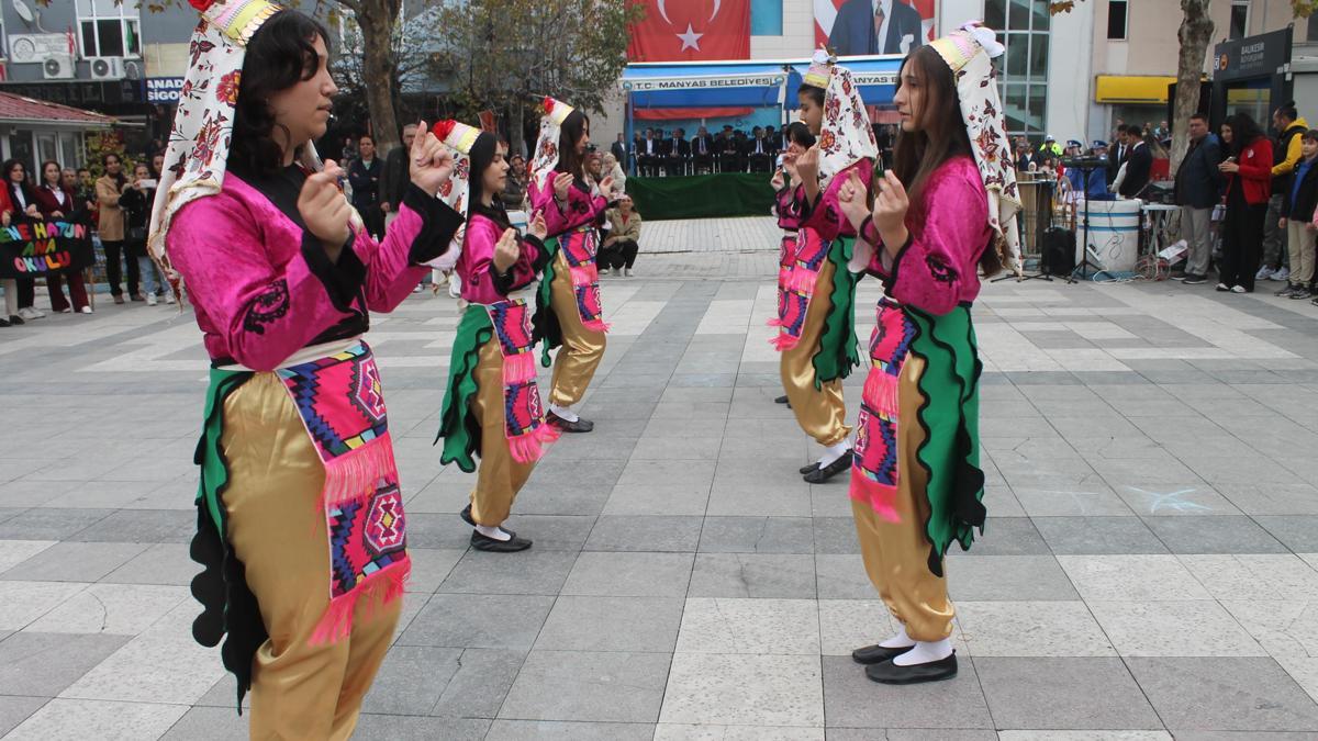 Manyasta Cumhuriyet Bayramı törenlerle kutlanıyor