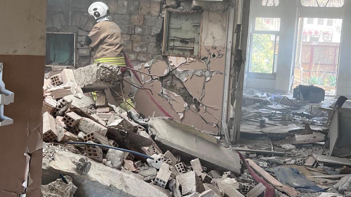 Hatayda metruk binada çıkan yangın söndürüldü