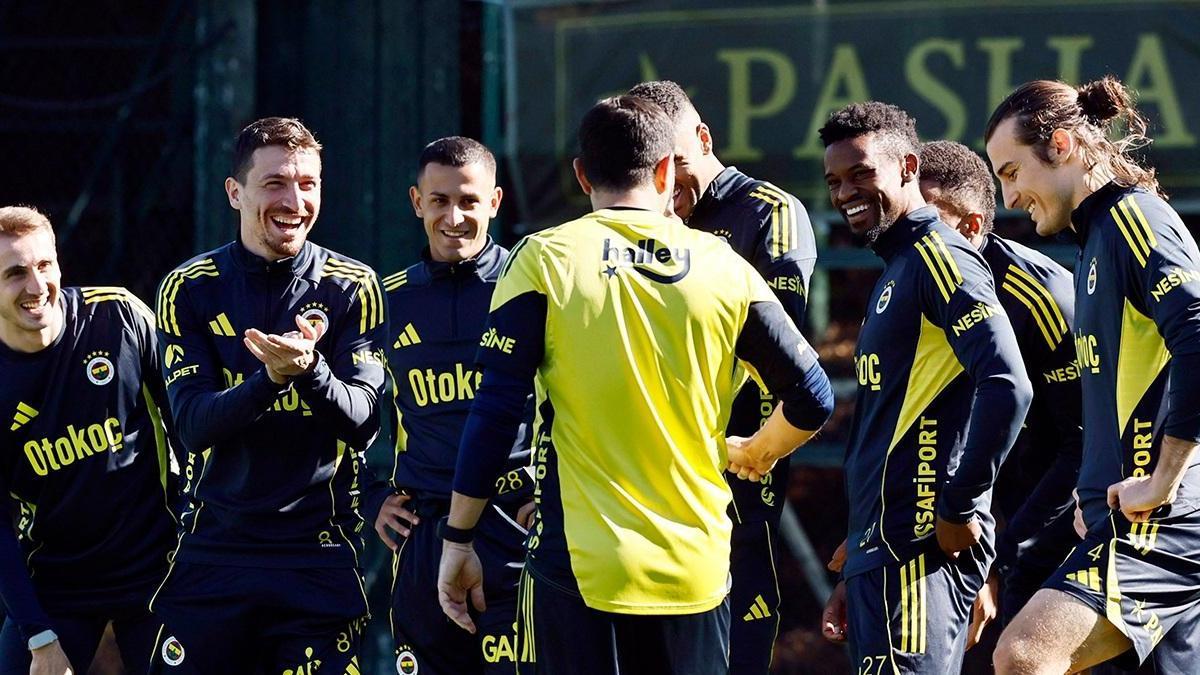 Fenerbahçe, iki günlük iznin ardından derbi hazırlıklarına başladı Fenerbahçe, iki günlük iznin ardından derbi hazırlıklarına başladı
