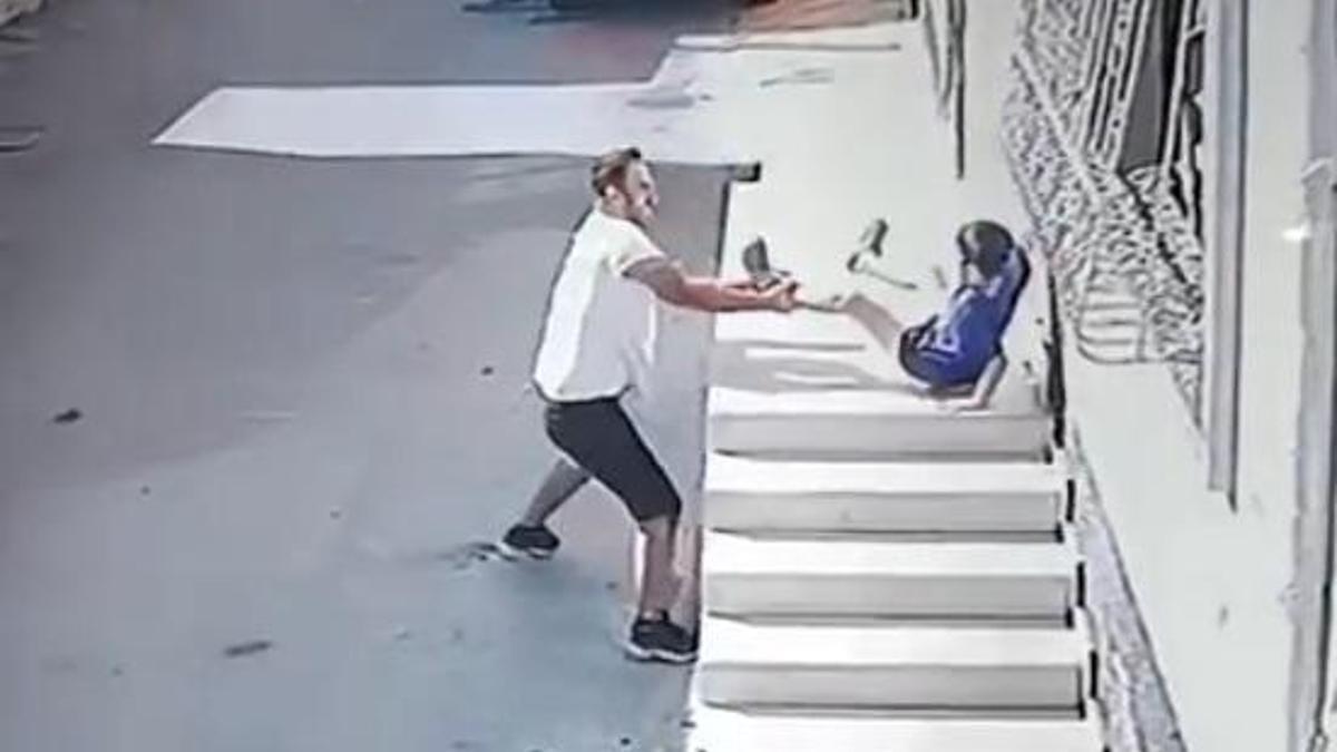 Adanada dehşet anları: 8 yaşındaki çocuğu ayağında…