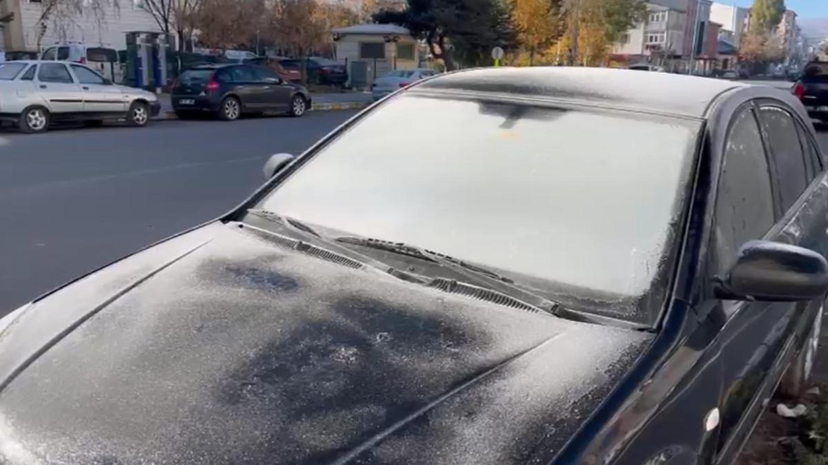 Ardahanda hava eksi 10 dereceye düştü, kırağı oluştu
