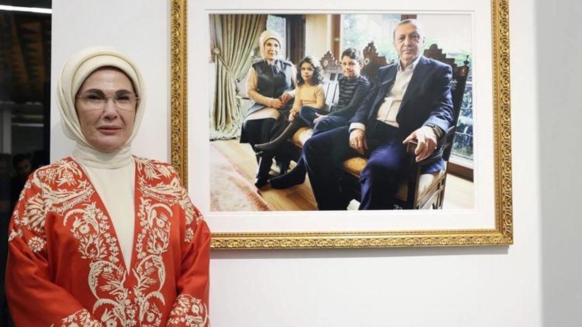 Emine Erdoğan, Vakıfbank Sanat Galerisi'nin açılışına katıldı