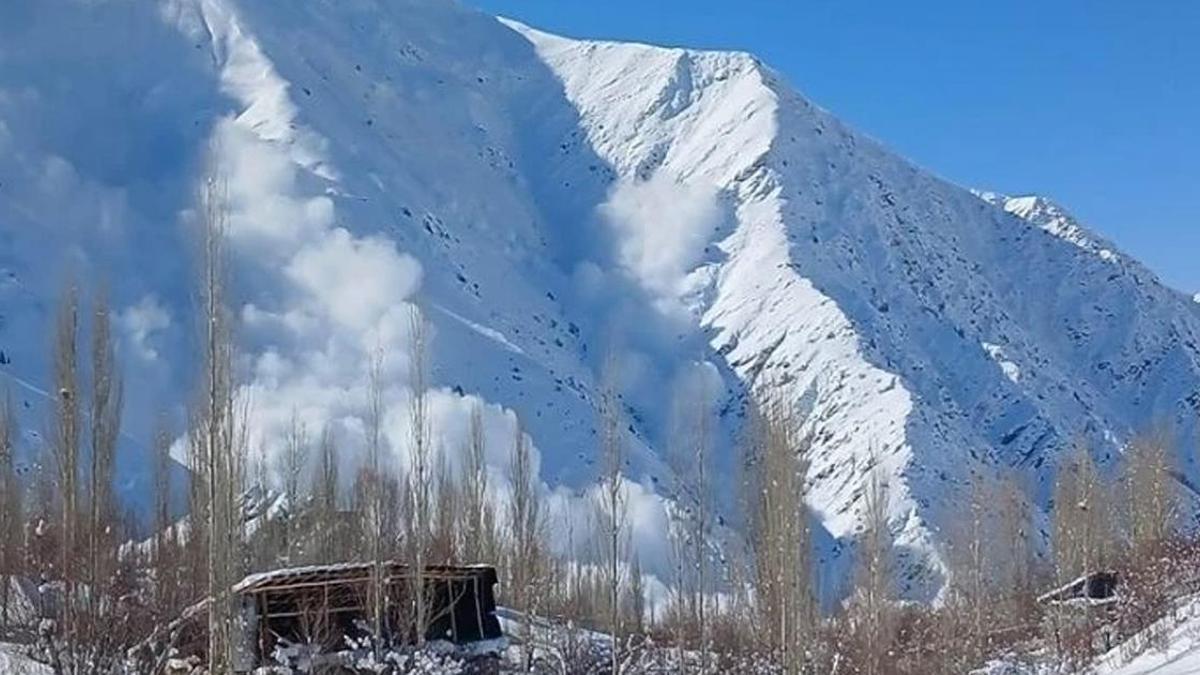 Nepal'de dağcıların üzerine çığ düştü: 7 ölü