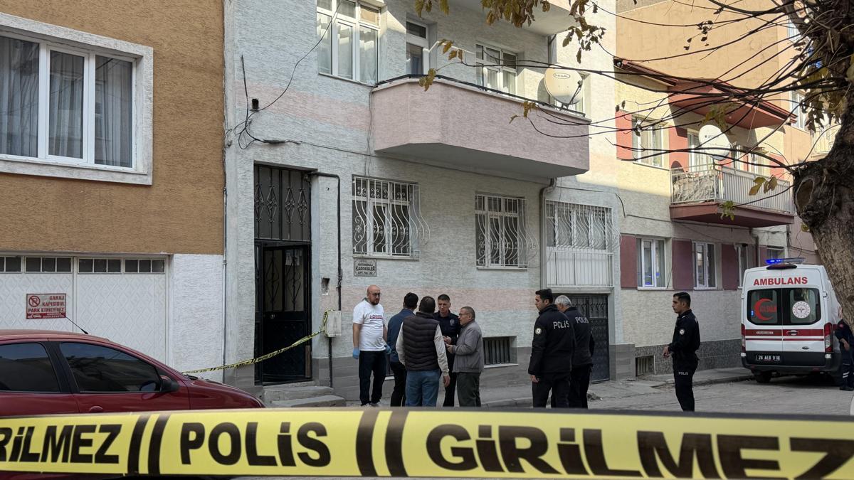 2 engelli çocuk annesi kadın, evde boğazı kesilmiş halde bulundu