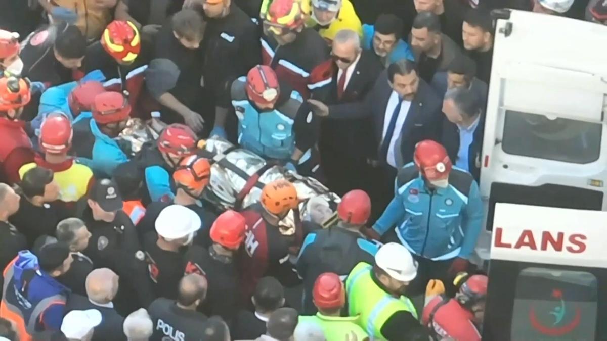 Kurtuldu ama ailesini kaybetti: Enkazdan sağ kurtulan Dilara Bilir'e acı haber verildi