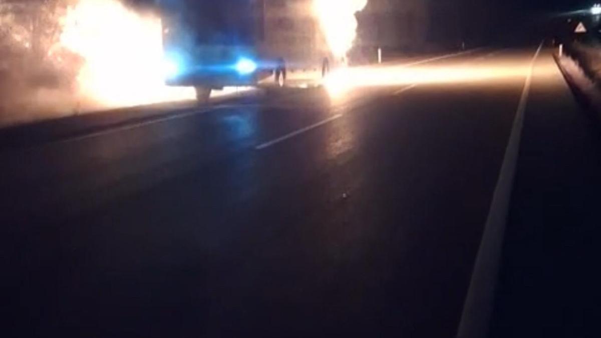 Karabük'te seyir halindeki yolcu otobüsü yandı