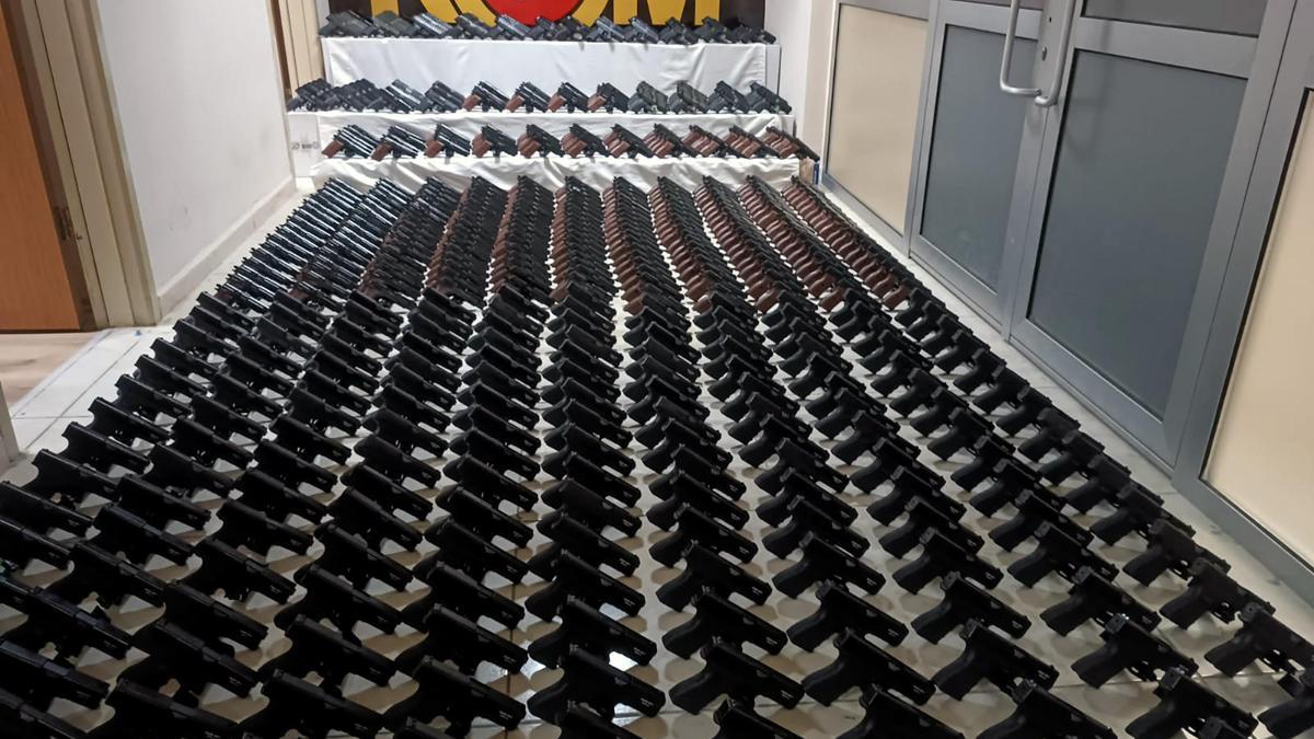 Kurusıkı tabancaları ateşli silaha dönüştüren çeteye 6 ilde operasyon; 21 gözaltı