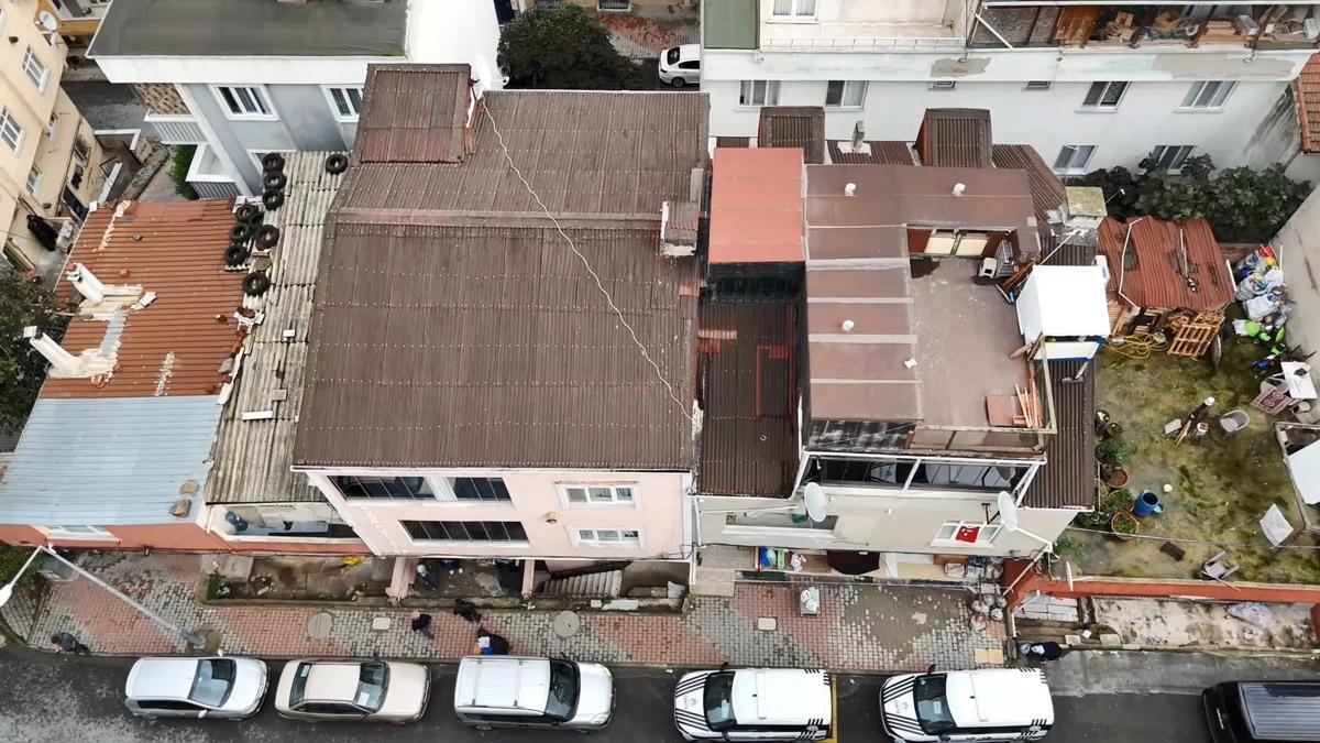 İstinat duvarı yıkıldı; 2 bina tahliye edildi