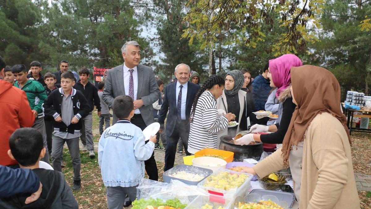 Amasyada öğrencilerden Filistine destek kermesi