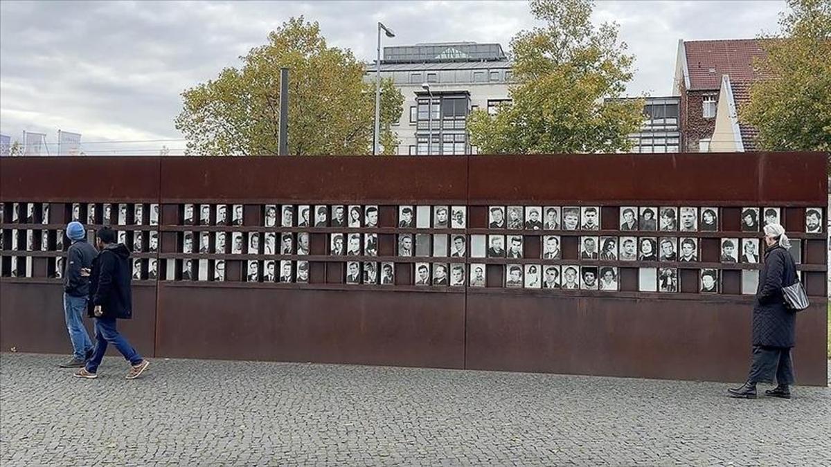 Berlin Duvarı’nın yıkılışının 36. yılı